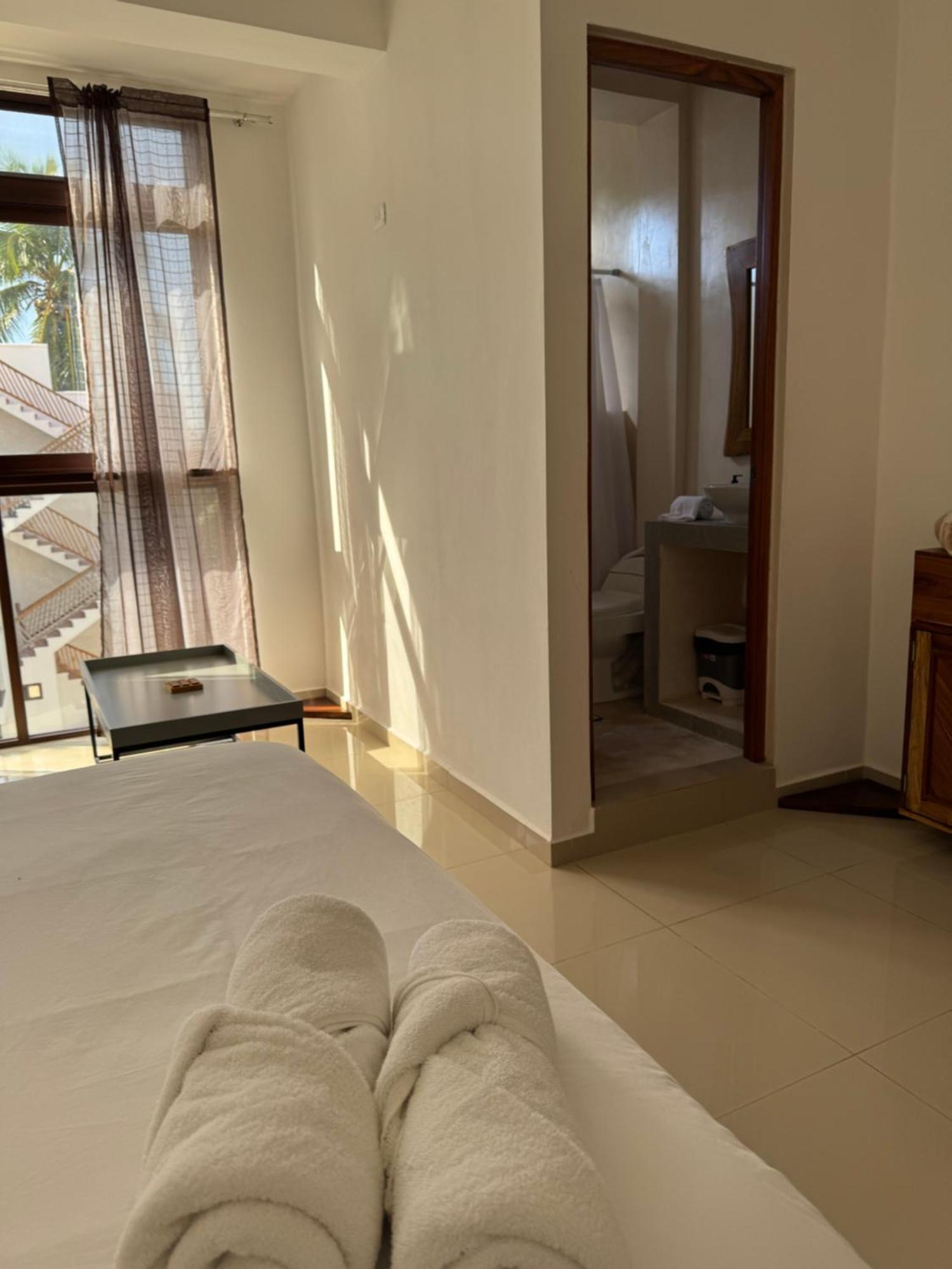 Mexhe Hotel El Cuyo Ngoại thất bức ảnh