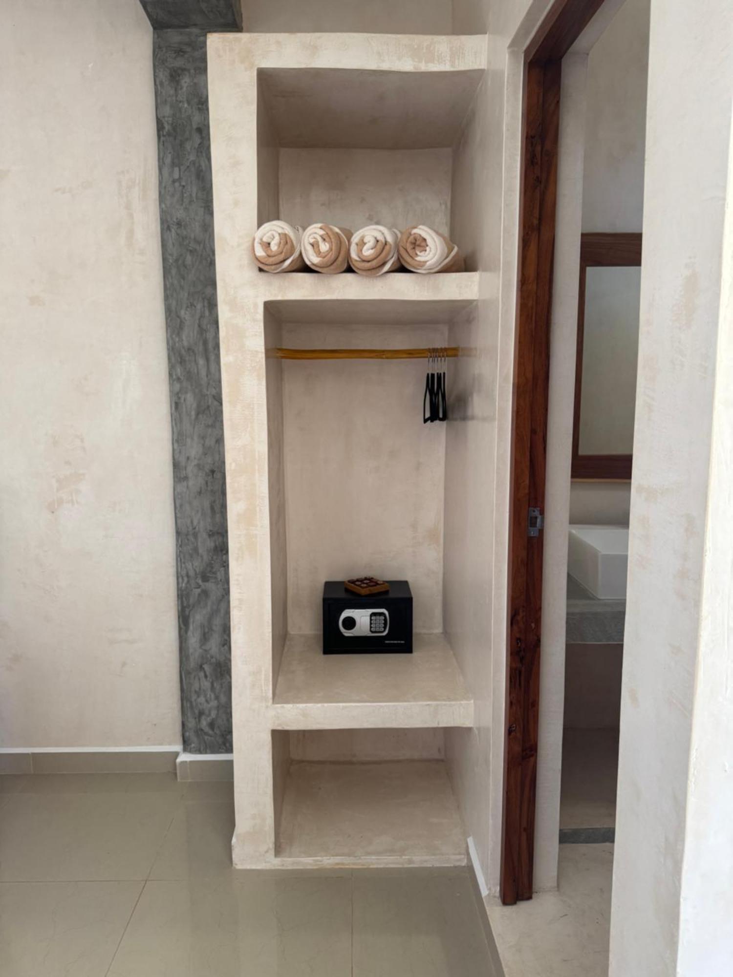 Mexhe Hotel El Cuyo Ngoại thất bức ảnh