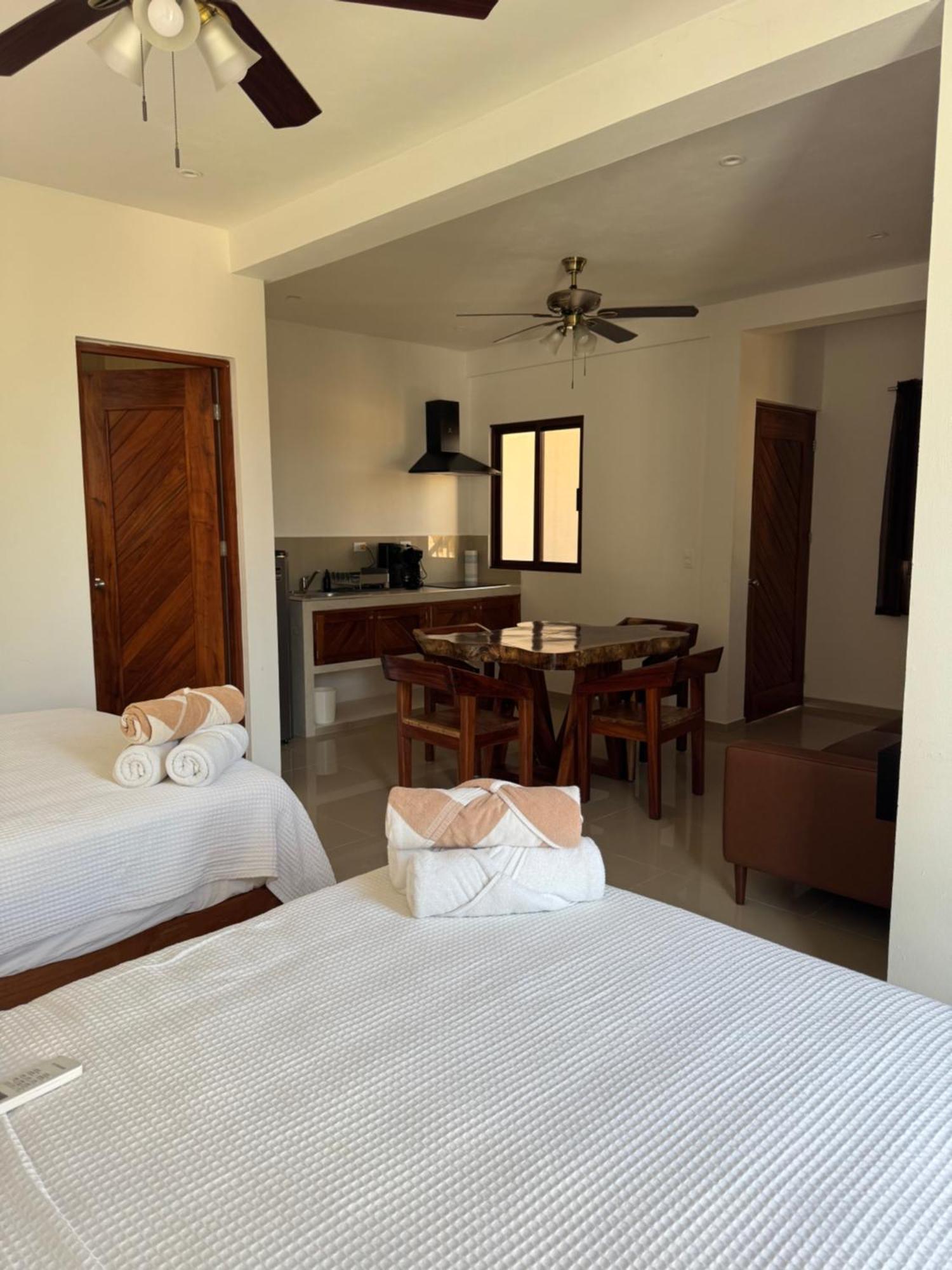 Mexhe Hotel El Cuyo Ngoại thất bức ảnh
